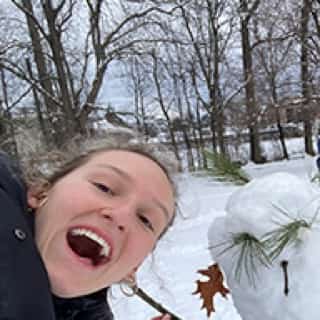 Apex-Social-Fachkraft im Schnee