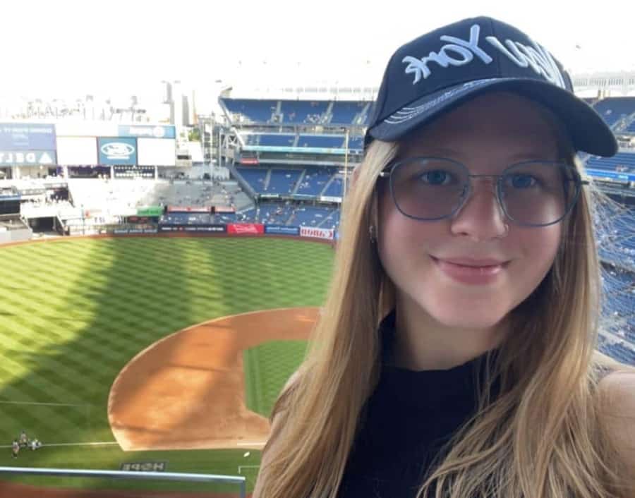 Kateryna im Yankee Stadium in New York
